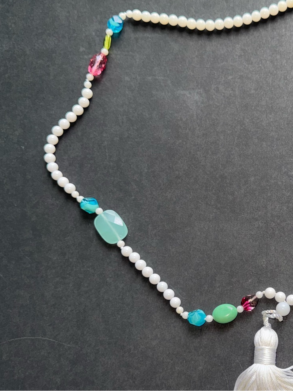 Gemstone necklace with tassels - Picture 4 of 6